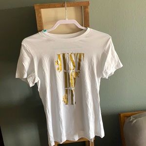 Women’s Nike graphic size medium t shirt